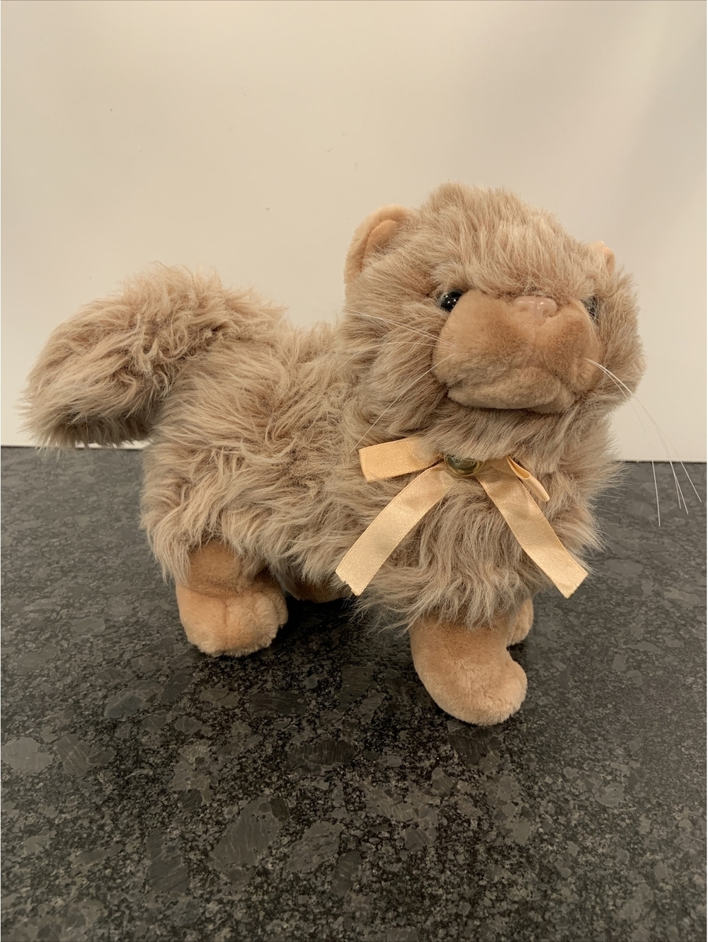 Vintage Chosun International 10" Standing Persian Tan Cat Blue Eyes Bow w/ Bell